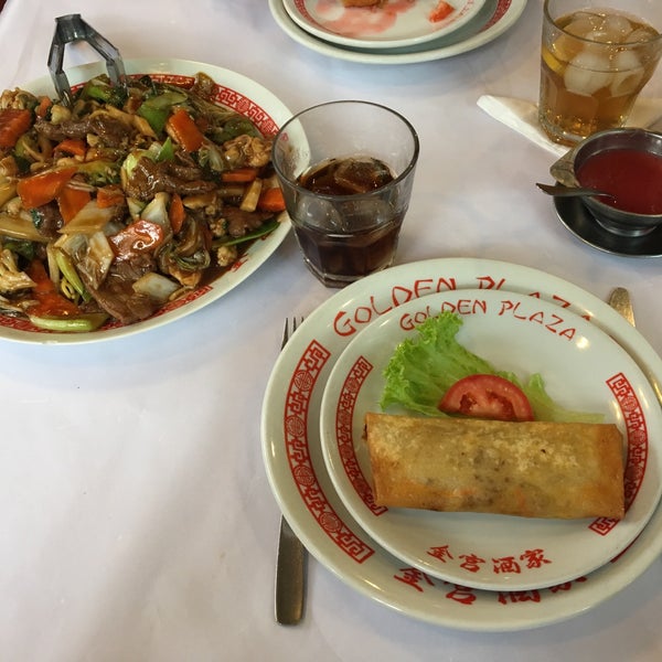 Foto diambil di Golden Plaza Chinese Restaurant oleh Pedro L. pada 10/14/2018
