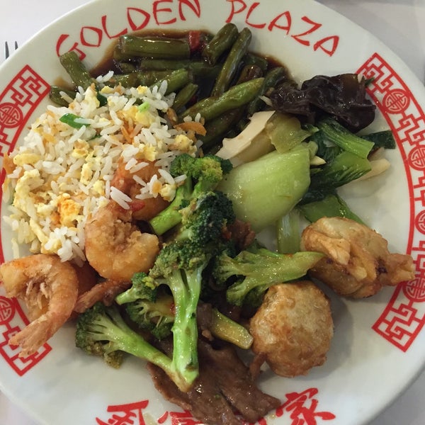 Foto tirada no(a) Golden Plaza Chinese Restaurant por Pedro L. em 5/20/2016