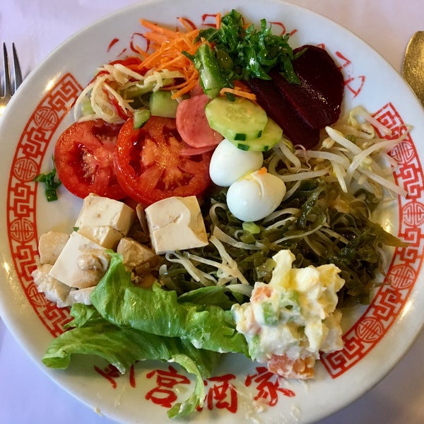 Das Foto wurde bei Golden Plaza Chinese Restaurant von Pedro L. am 7/10/2017 aufgenommen