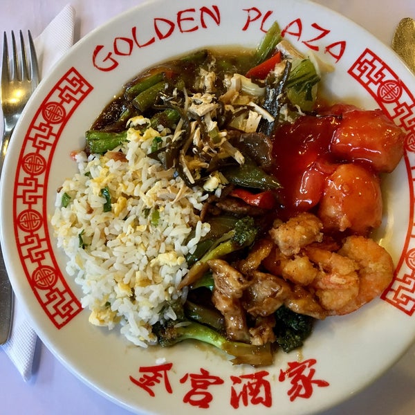 Снимок сделан в Golden Plaza Chinese Restaurant пользователем Pedro L. 7/10/2017