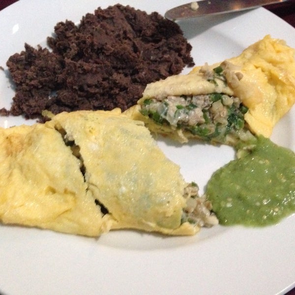 รูปภาพถ่ายที่ La Cocina De San Juan โดย Erik C. เมื่อ 12/18/2013