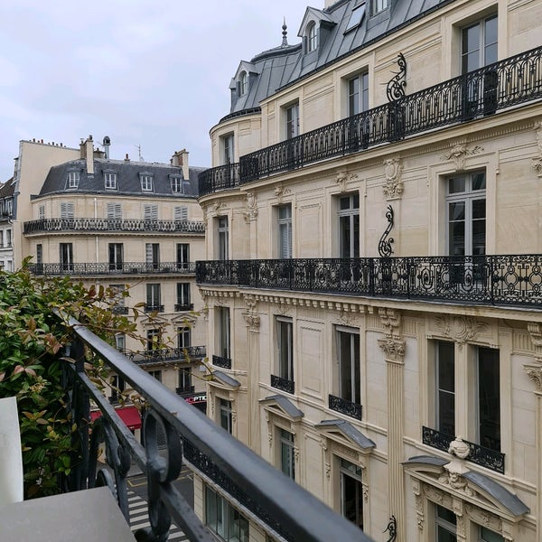 รูปภาพถ่ายที่ Hôtel Golden Tulip Opéra de Noailles โดย B. T. เมื่อ 8/19/2021