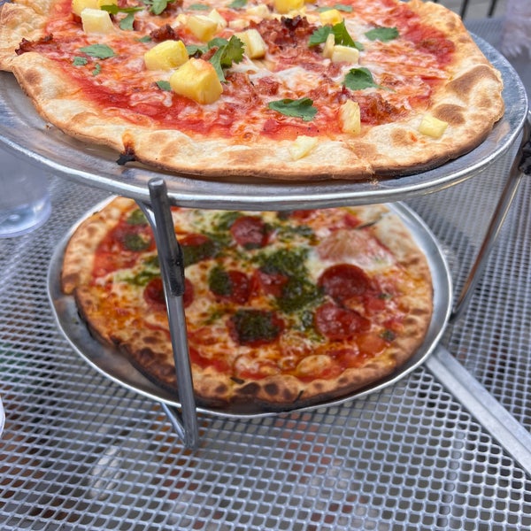 8/17/2023 tarihinde Laura R.ziyaretçi tarafından Proto&#39;s Pizza-Broomfield'de çekilen fotoğraf