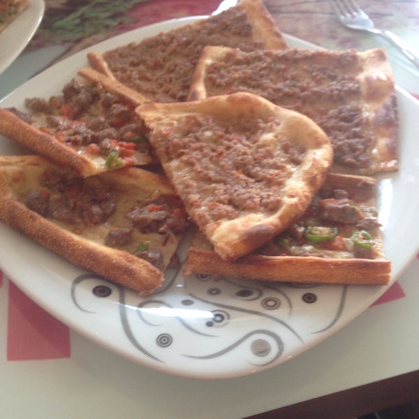 Sivas Etli Ekmek ve Köfte Salonu (Artık Kapalı) Ankara'da Türk Restoranı