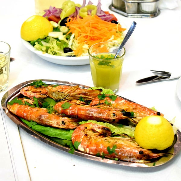 Best fried shrimps with mixed salad and white wine. Fresh and authentic local food in Athens!
