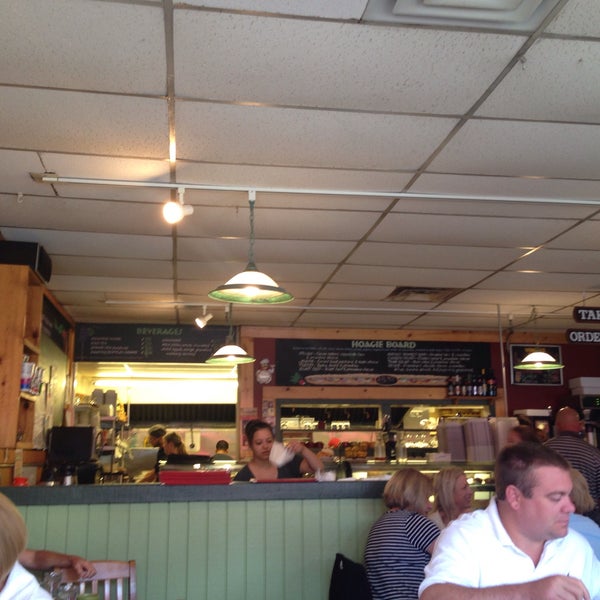 Снимок сделан в Winona&#39;s Restaurant пользователем Patrick R. 8/29/2015