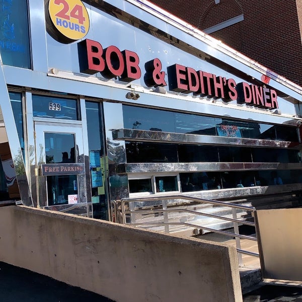 Photo taken at Bob &amp; Edith&#39;s Diner by Sterling on 9/27/2019