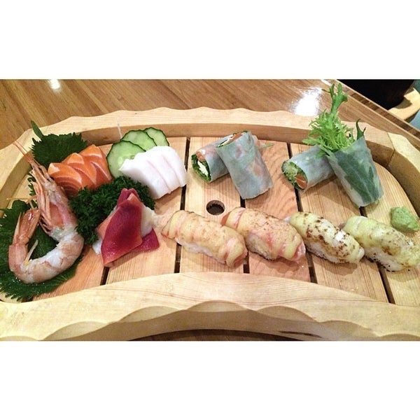 Photo prise au Sushi Abuse par Eve H. le5/13/2014