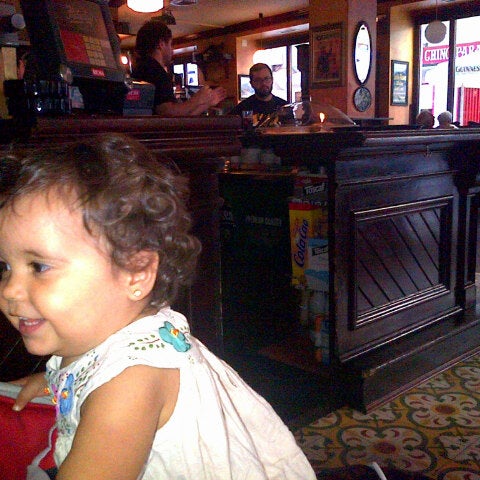 9/8/2013にArturo G.がFlaherty&#39;s Irish Barで撮った写真