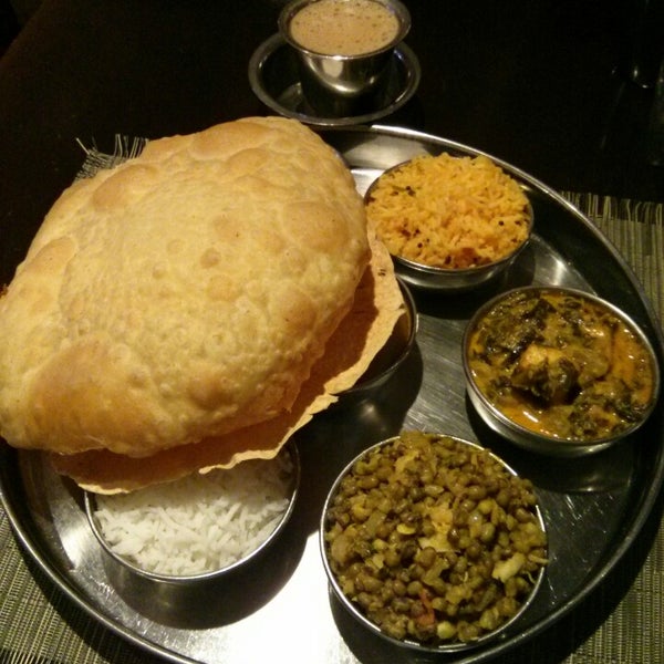 Das Foto wurde bei Pongal Kosher South Indian Vegetarian Restaurant von Prasanth N. am 2/12/2014 aufgenommen