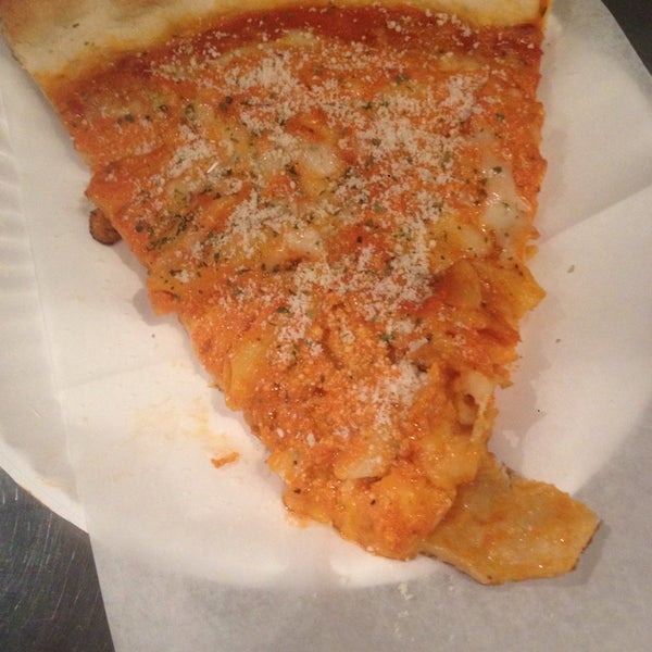 4/6/2014 tarihinde Nolan W.ziyaretçi tarafından Brooklyn Boyz Pizza'de çekilen fotoğraf