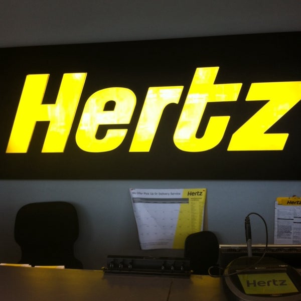รูปภาพถ่ายที่ Hertz โดย Paul R. เมื่อ 11/22/2013
