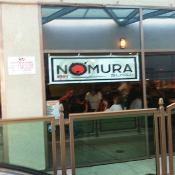 Foto scattata a Nomura Sushi da Paul R. il 7/22/2014