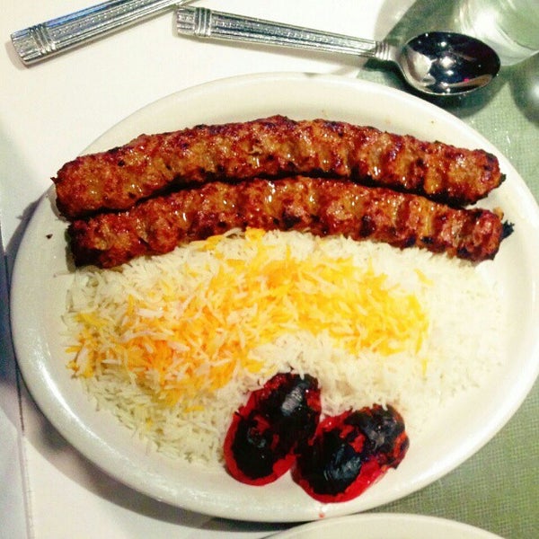 Foto tirada no(a) Shahrzad Persian Cuisine por Nima M. em 12/28/2012