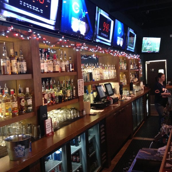 12/30/2012 tarihinde Mike C.ziyaretçi tarafından McQ&#39;s Sports Bar and Dome'de çekilen fotoğraf
