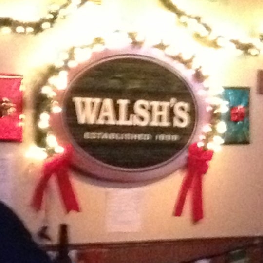 Снимок сделан в Walsh&#39;s Bar and Grill пользователем Mike C. 12/8/2012