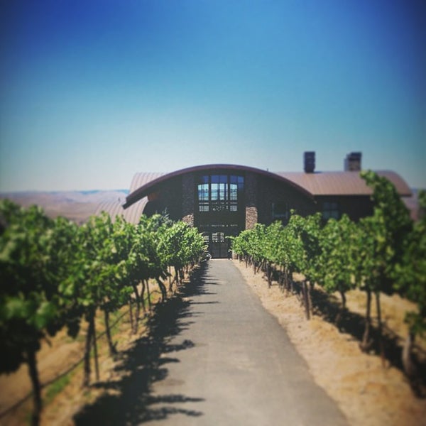 Photo taken at Cave B Estate Winery &amp; Resort by Madeleine S. on 7/21/2013