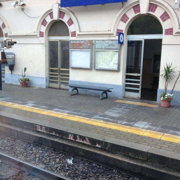 Stazione Genova Quinto al Mare 142 ziyaretçi