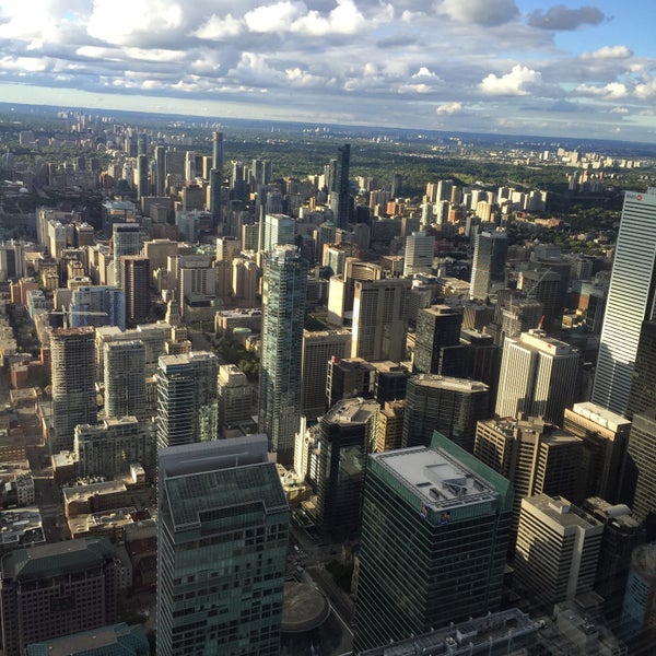 Das Foto wurde bei CN Tower von Cristiana G. am 8/21/2015 aufgenommen