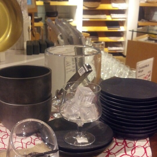 Photo taken at Crate &amp; Barrel by Andrew Y. on 12/24/2013