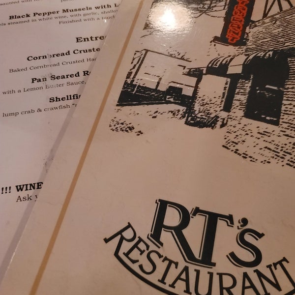 รูปภาพถ่ายที่ RT&#39;s Restaurant โดย Andrew Y. เมื่อ 11/11/2023