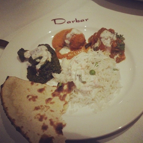 Foto tirada no(a) Darbar Fine Indian Cuisine por Martin K. em 1/3/2014