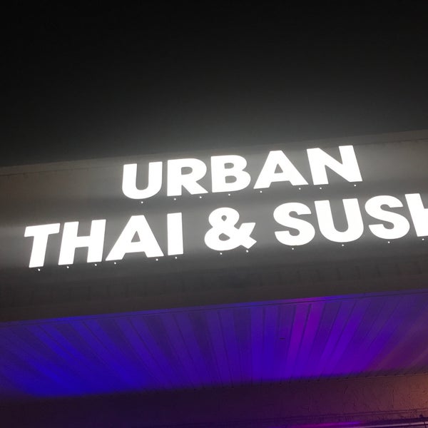 รูปภาพถ่ายที่ Urban Thai &amp; Sushi Restaurant โดย Perle V. เมื่อ 11/2/2018
