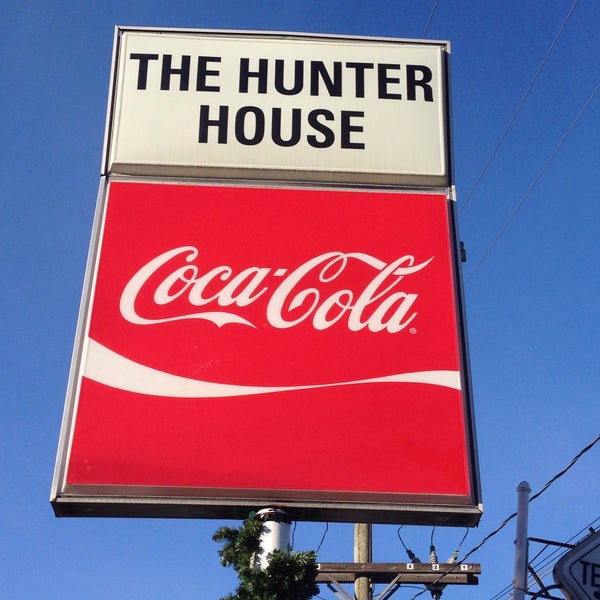 Photo taken at Hunter House Hamburgers by Kevin R. on 1/26/2015