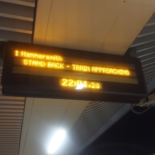 Foto tirada no(a) Paddington London Underground Station (Hammersmith &amp; City and Circle lines) por Konstantinos N. em 11/24/2022