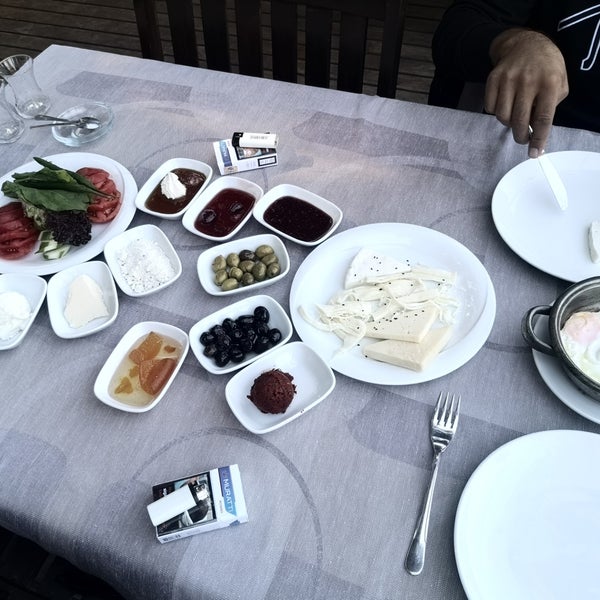 Das Foto wurde bei Saklı Göl Restaurant &amp; Nature Club von Uyarsa am 11/8/2019 aufgenommen