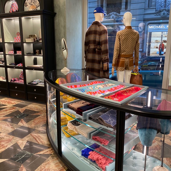 Gucci Chiaia Via dei Mille 3