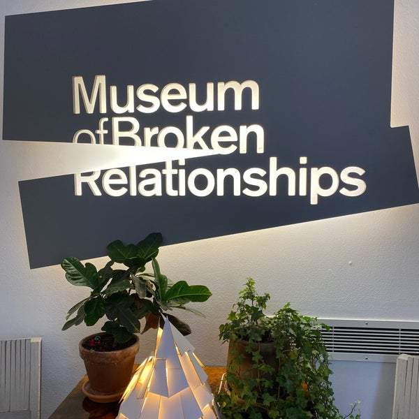 Das Foto wurde bei Muzej prekinutih veza | Museum of Broken Relationships von Reem ❄️ am 12/6/2022 aufgenommen