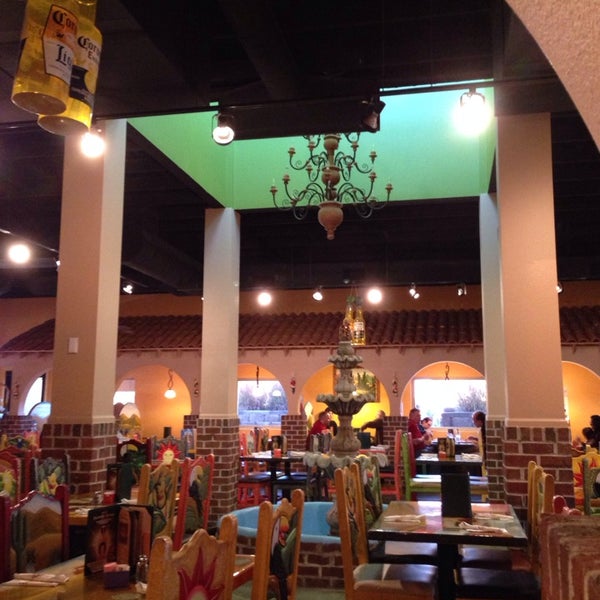 Foto diambil di La Mesa Mexican Restaurant oleh Allan H. pada 11/7/2013