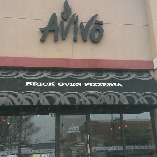 Foto diambil di Avivo Brick Oven Pizzeria oleh Lora M. pada 4/26/2013