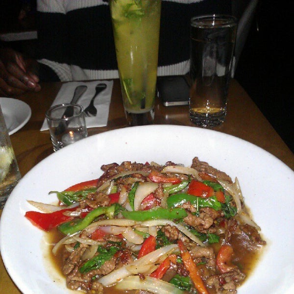 Снимок сделан в Sea Thai Restaurant пользователем Ashley B. 10/10/2012