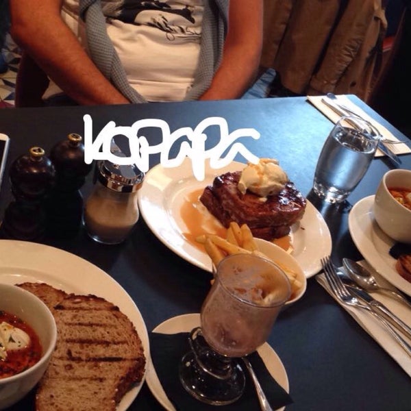 Photo taken at Kopapa Cafe &amp; Restaurant by Suli on 5/23/2015