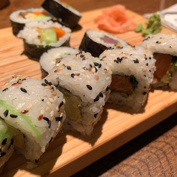 Foto scattata a Sushi Bar da Kicooutofoffice il 1/22/2023
