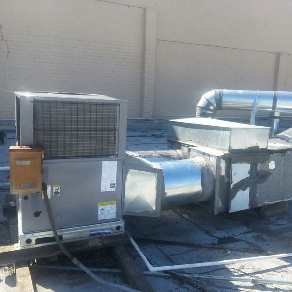 Photo prise au California Air Conditioning Systems par California Air Conditioning Systems le12/18/2013
