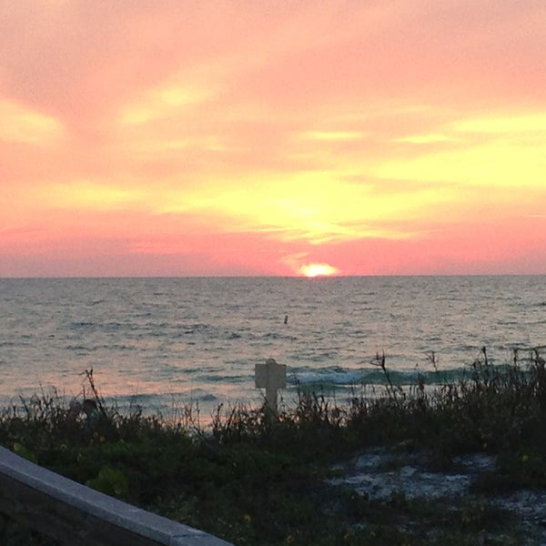 Brass Monkey PassAGrille'de Deniz Ürünleri Restoranı