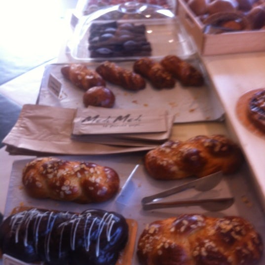 Photo taken at Fleur Boulangerie - Pâtisserie by Costa-Costa on 12/5/2012