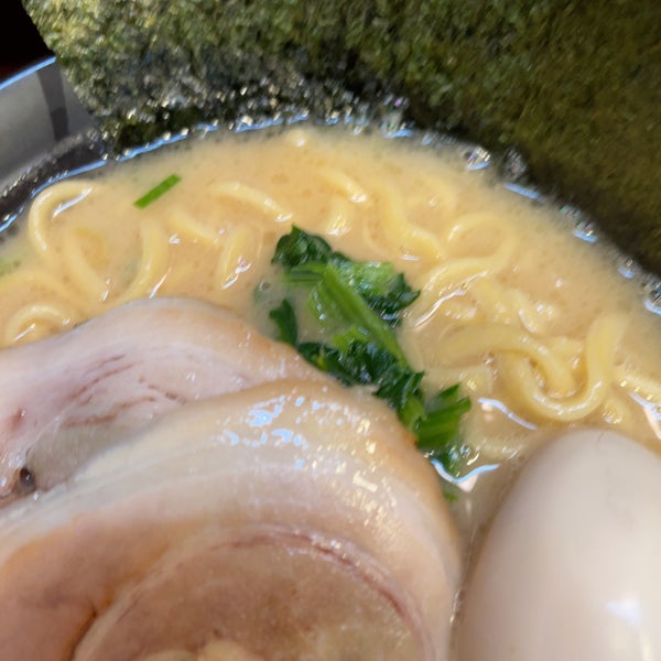 横浜家系ラーメン 王子家 329 Clientes