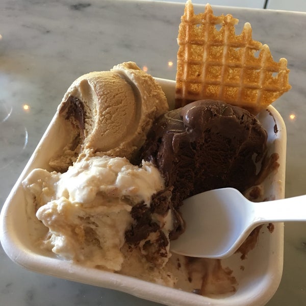 Photo taken at Jeni&#39;s Splendid Ice Creams by Dave R. on 7/8/2018