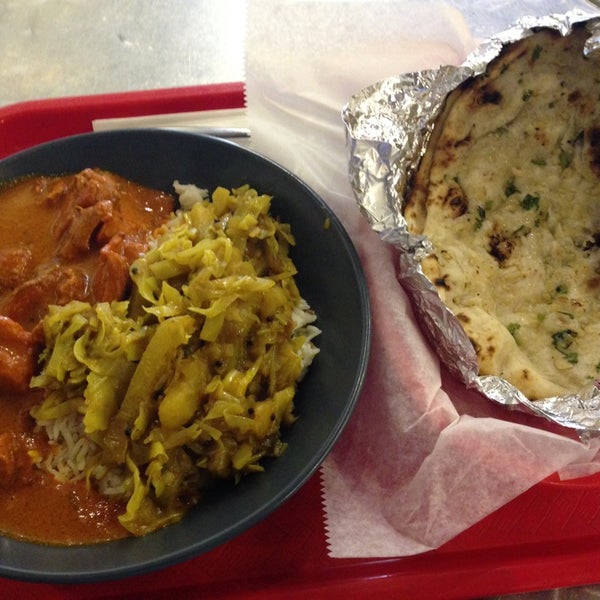 Foto diambil di Bombay&#39;s Indian Restaurant oleh Lawrence A. pada 7/3/2013