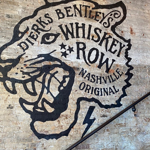 Photo prise au Dierks Bentley’s Whiskey Row par Matthias B. le11/25/2019