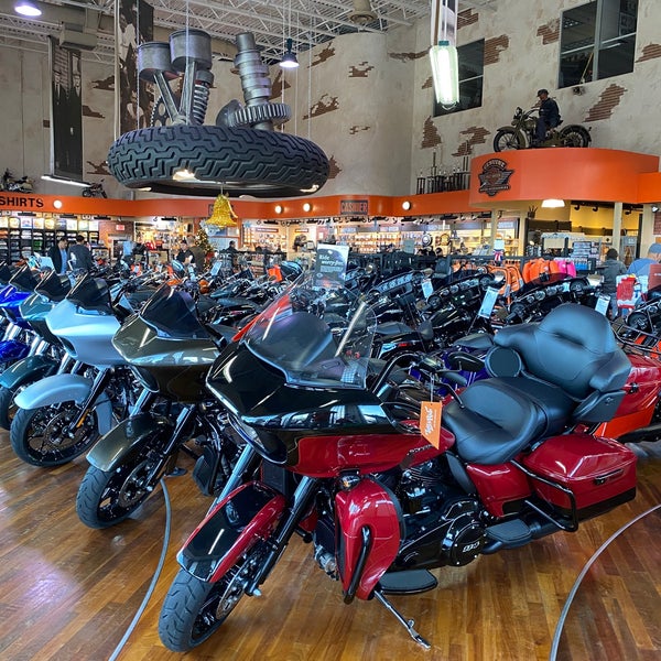 Foto tomada en Peterson&#39;s Harley-Davidson of Miami  por Matthias B. el 11/30/2019