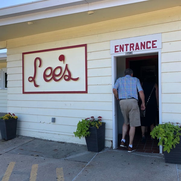 Photo taken at Lee&#39;s Chicken Restaurant by Jay W. on 7/11/2019