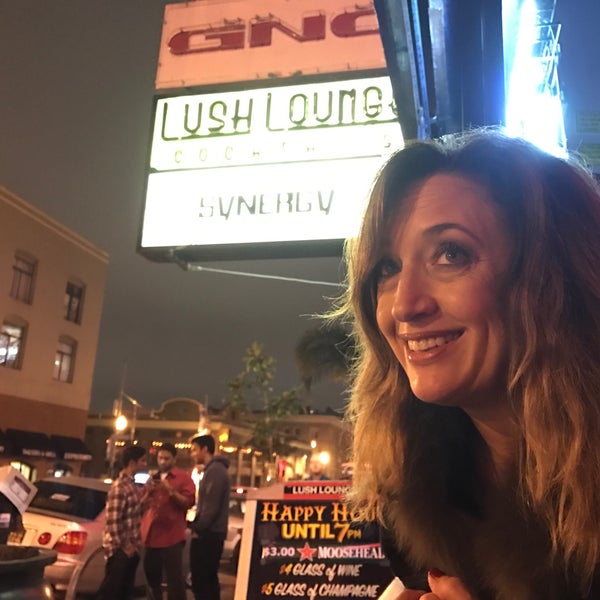 Foto tirada no(a) Lush Lounge por Jay W. em 2/10/2017
