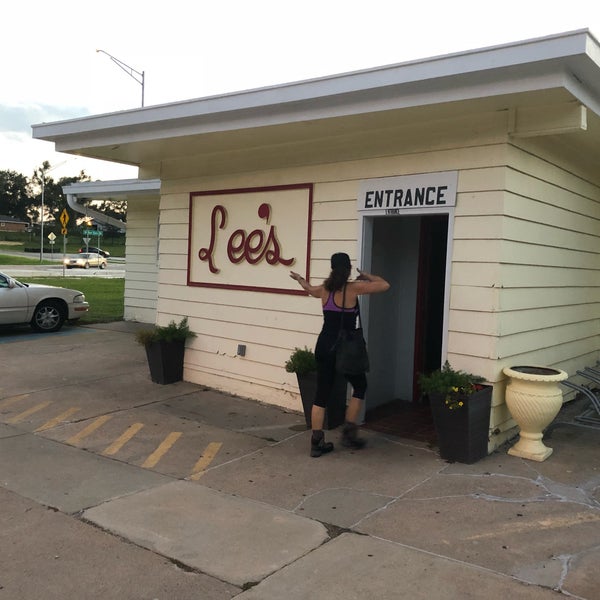 Photo taken at Lee&#39;s Chicken Restaurant by Jay W. on 9/19/2018