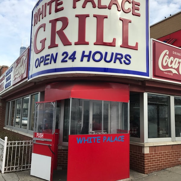 Foto tirada no(a) White Palace Grill por Jay W. em 1/15/2017