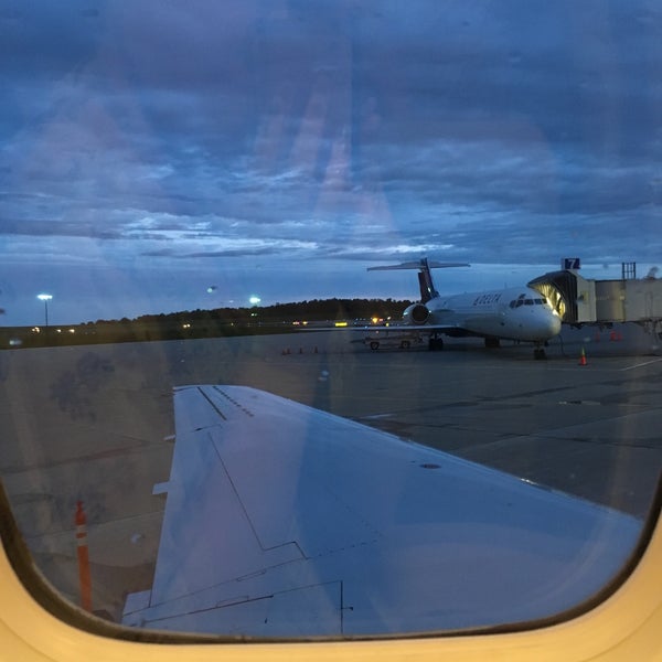 Foto tomada en Appleton International Airport (ATW)  por Makenna C. el 6/10/2019